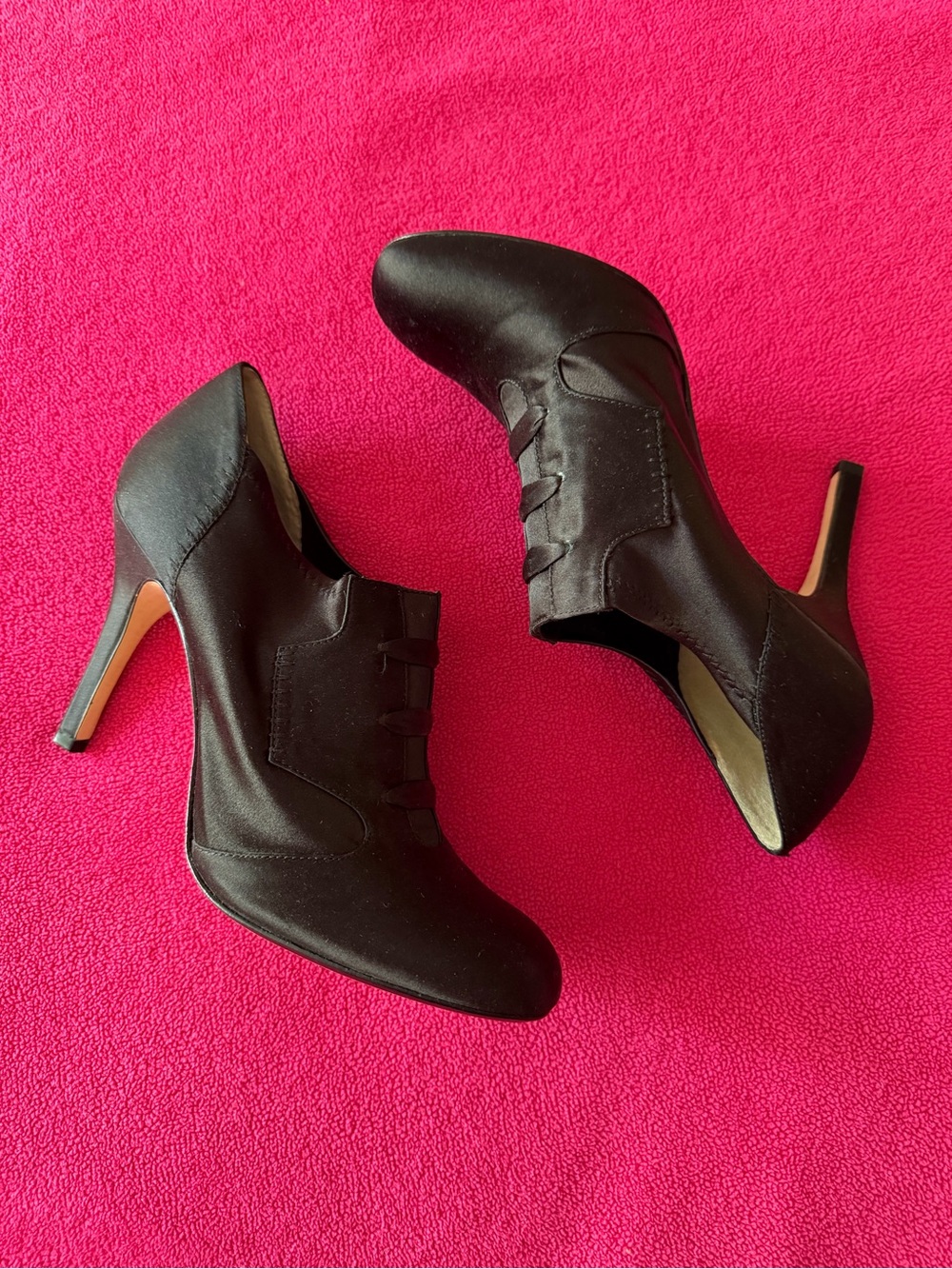 Max Studio Women’s Black Satin Oxford Heels